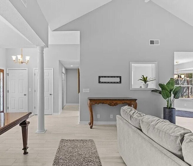 Building Photo - 11 Court 8 NW Dr