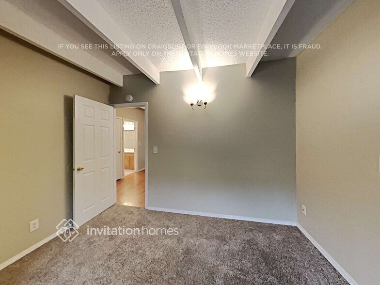Building Photo - 469 Reiten Rd