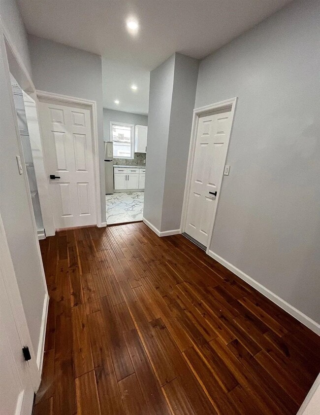 Building Photo - 40 Condict St