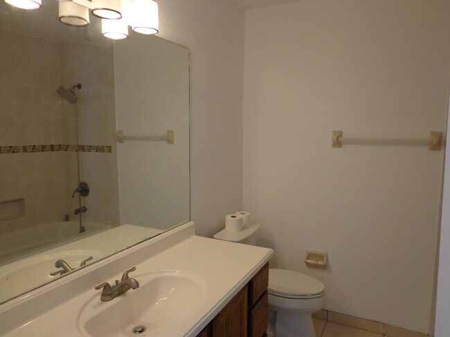 Building Photo - 1197 Mulberry Pl