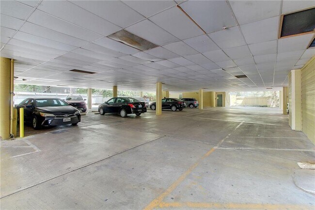 Building Photo - 808 W 29th St