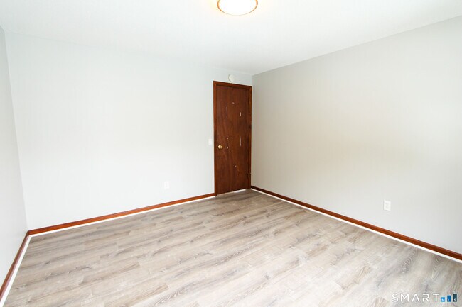 Building Photo - 17 Pinehurst Ave