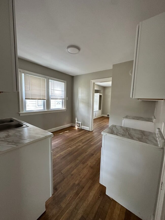 Building Photo - 3591 W 134th St