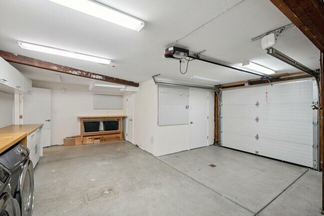 Building Photo - 363 Monticello St