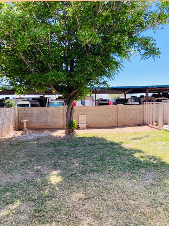 Building Photo - 5 bedroom 3 bath Remolded home Ready to move in!