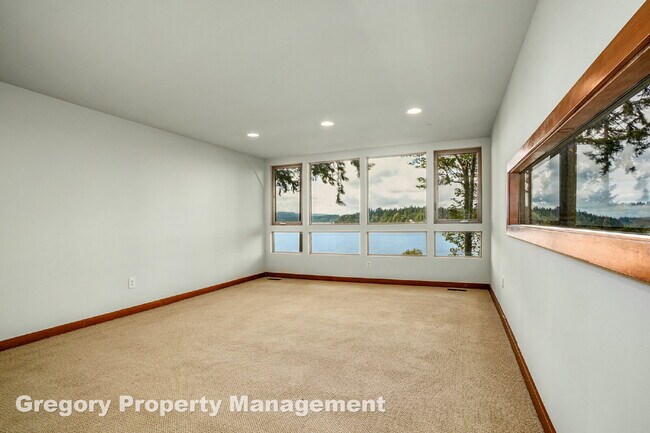 Building Photo - Outstanding Lake Sammamish Views. Private ...