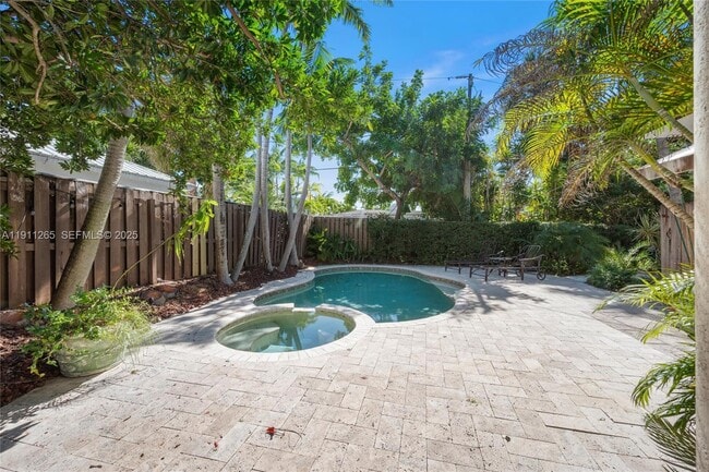 Building Photo - 3308 NE 16th Pl