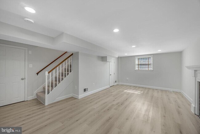 Building Photo - 2355 N Quincy St