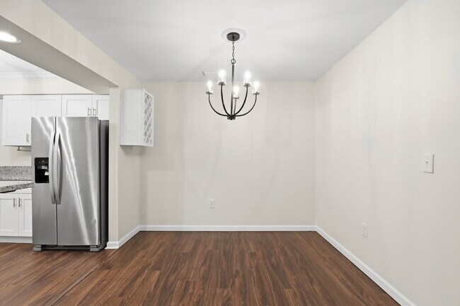 Building Photo - "Discover Coastal Comfort: Spacious 2-Bed, 2-Bath Condo at Summer House, Hilton Head Island!"