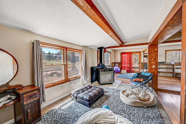 Building Photo - 205 Sioux Trail