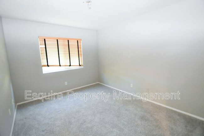 Building Photo - 508 Via Marquesa