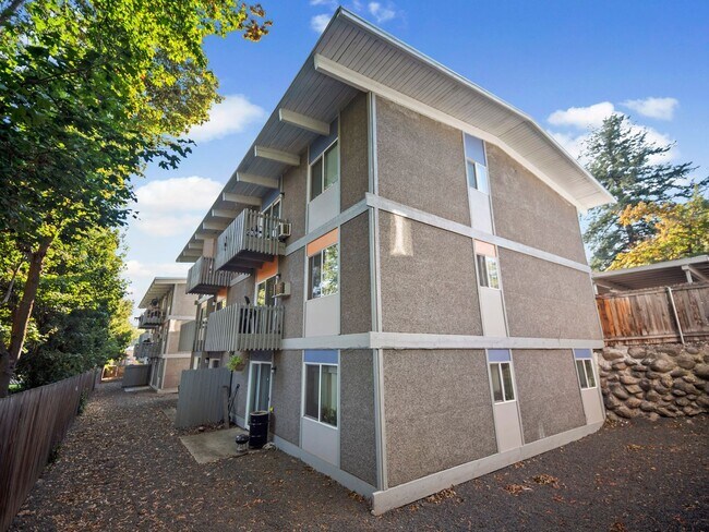 Building Photo - RENOVATED 1BD/1BA MILLWOOD APARTMENT | A/C | COVERED PARKING | PET FRIENDLY | AVAIL 9/1/26