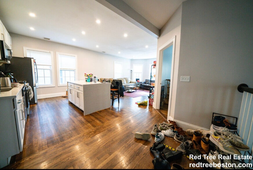 Building Photo - 91 Hillside St