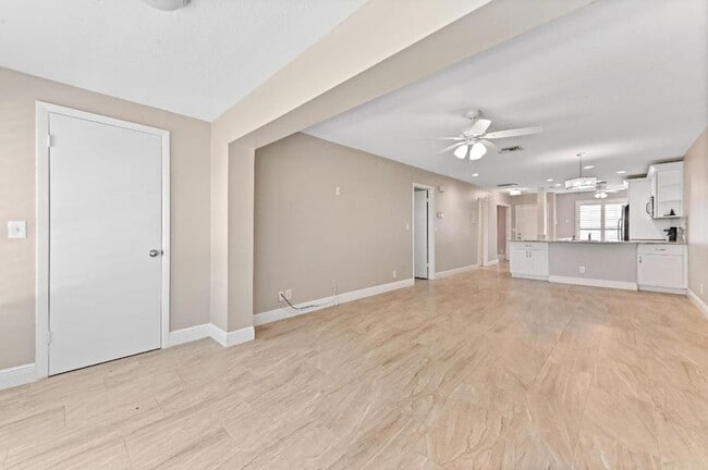 Building Photo - 13745 Flora Pl