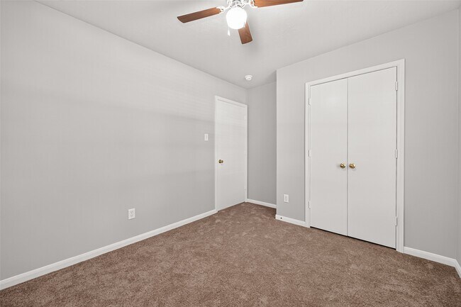 Building Photo - 16200 Sun View Ln