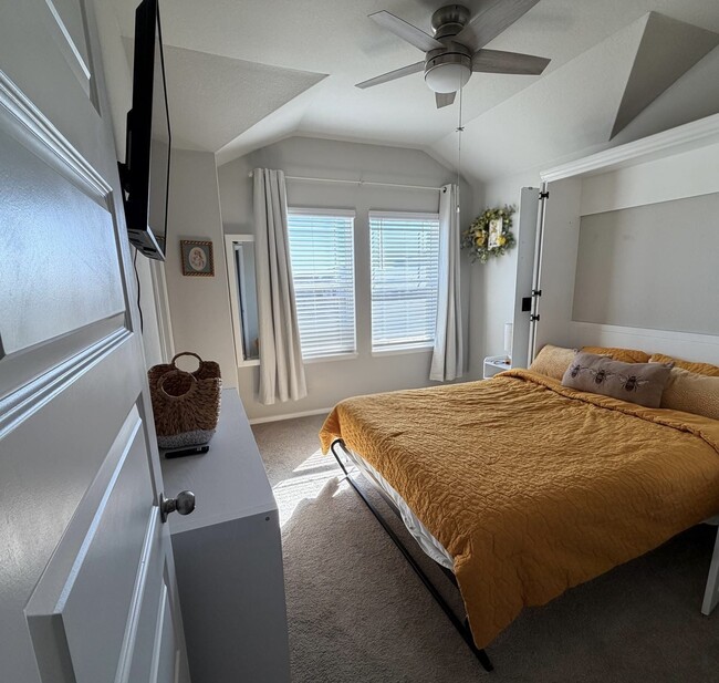 Building Photo - 1204 Flint Knapper Dr