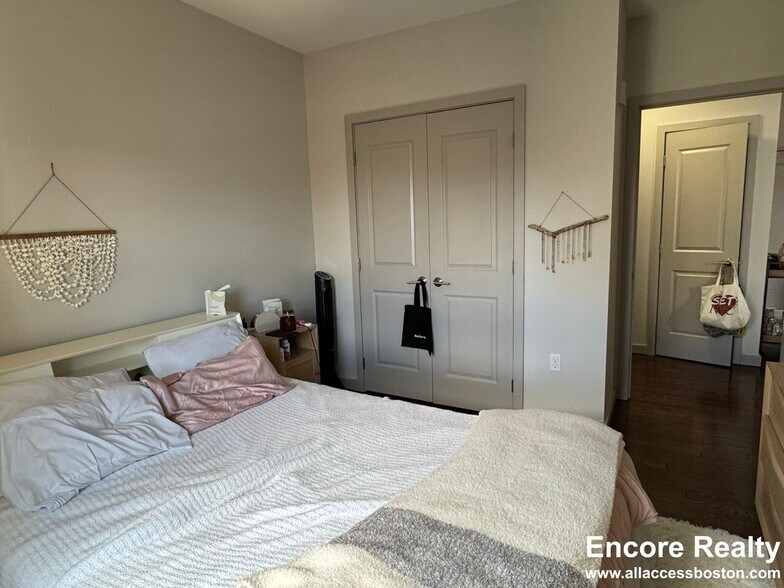 Building Photo - 22 Vernon St