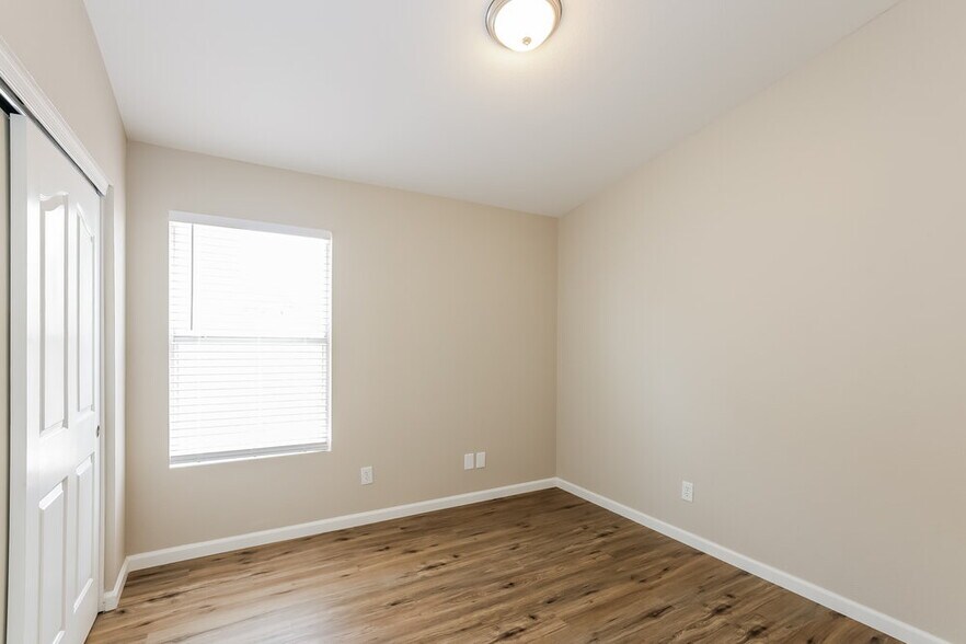 Building Photo - 2044 S Avoca Cir