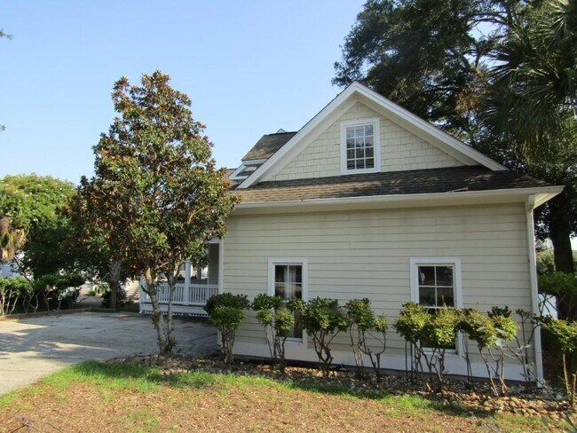 Building Photo - 703 Tradewind Ct