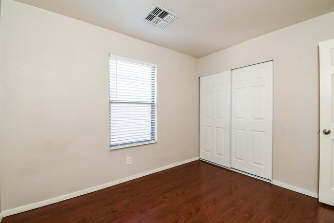 Building Photo - 5819 E Harmony Ave