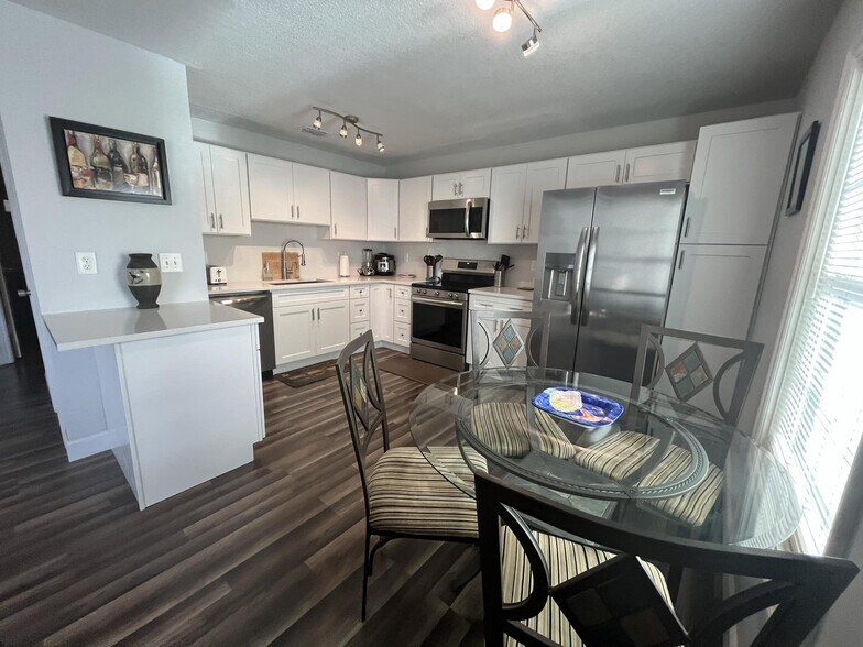 Building Photo - 5132 Beach Dr SE