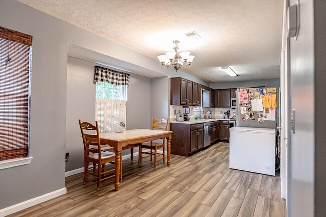 Building Photo - 511 Henry St