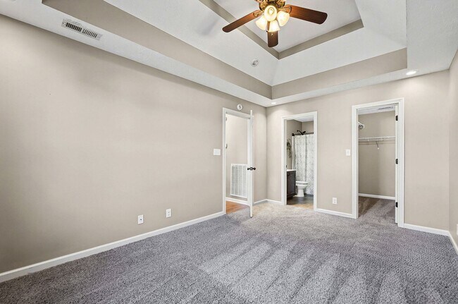 Building Photo - 1304 Freedom Dr