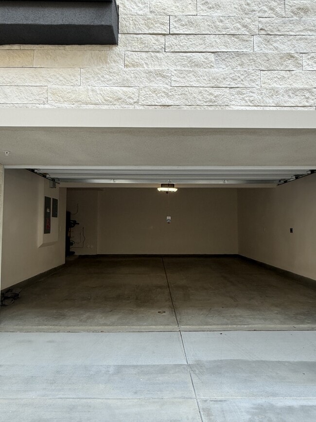 Building Photo - 3518 Indigo Privado