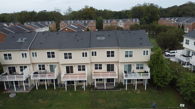 Building Photo - Bryans Road Townhome Retreat | Flexible Lease Available