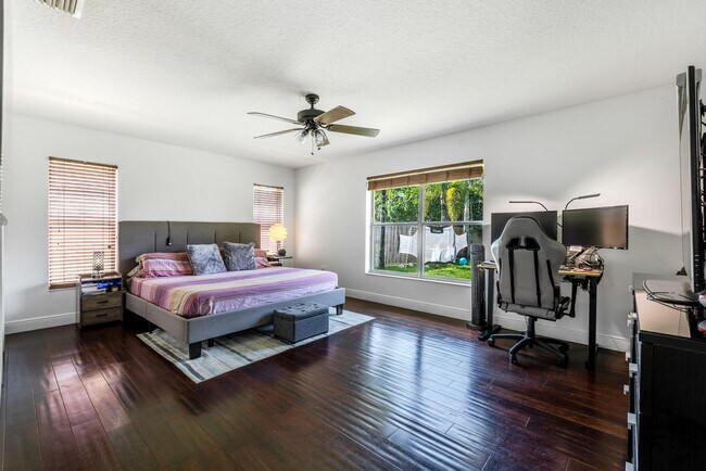 Building Photo - 14510 Paddock Dr