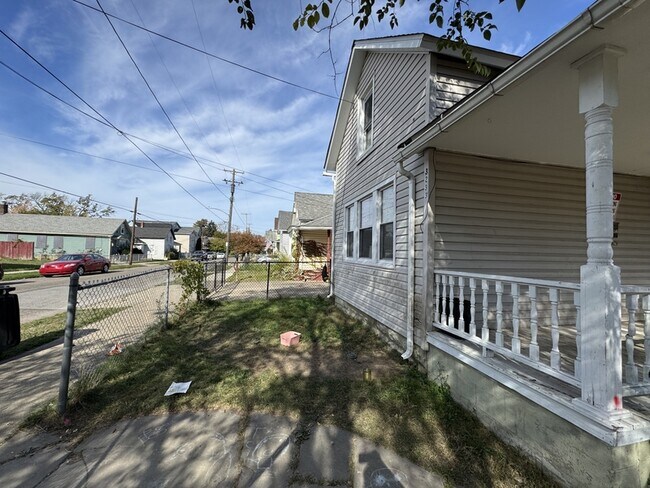 Building Photo - 3233 W 50th St