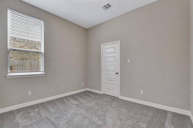 Building Photo - 360 Mallorn Ln