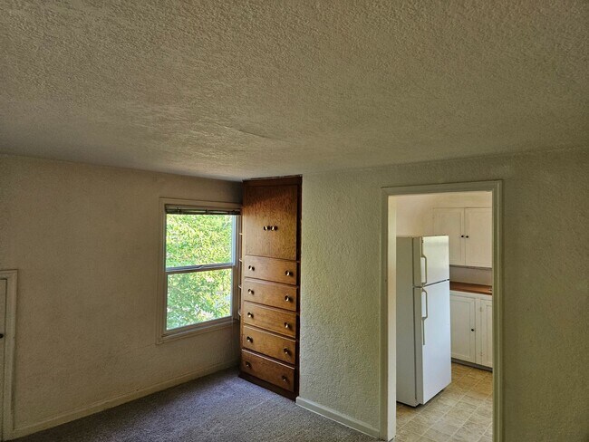 Building Photo - 1631li