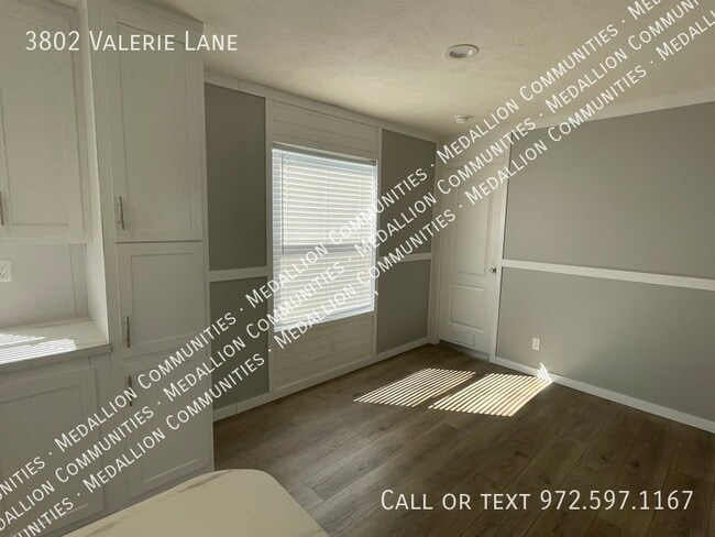 Building Photo - 3802 Valerie Ln