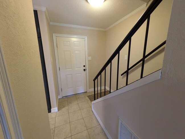 Building Photo - 6945 Calder Ave