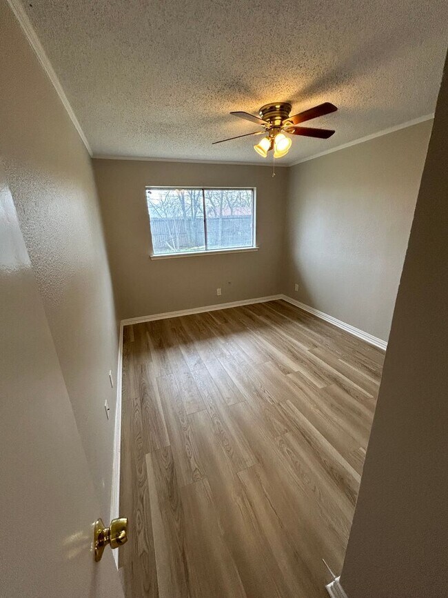 Building Photo - Come and see this well-kept beautiful home today!