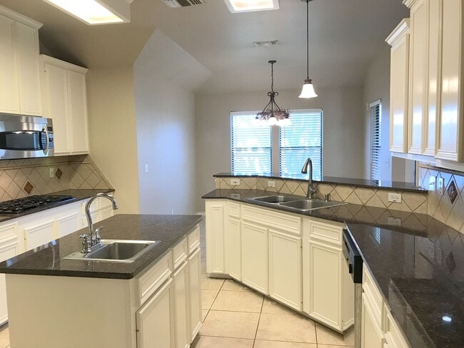 Building Photo - 15313 Guadalupe River Dr