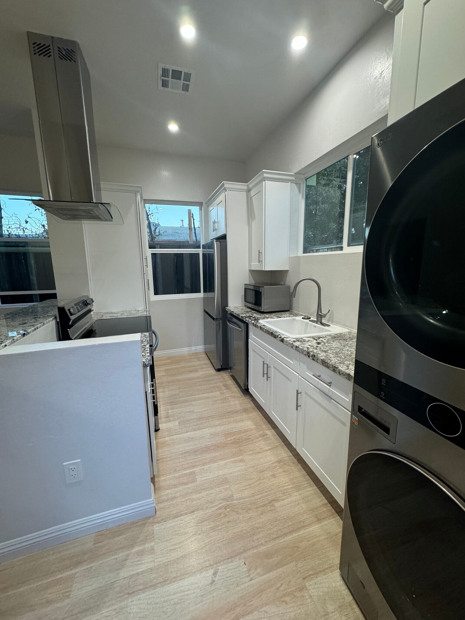 Building Photo - 1143 Madera Ct