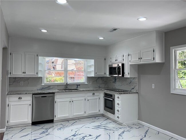 Building Photo - 302 Old Ivy Rd NE