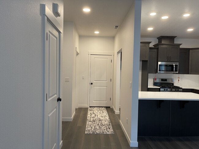 Building Photo - 828 S 24th Ave