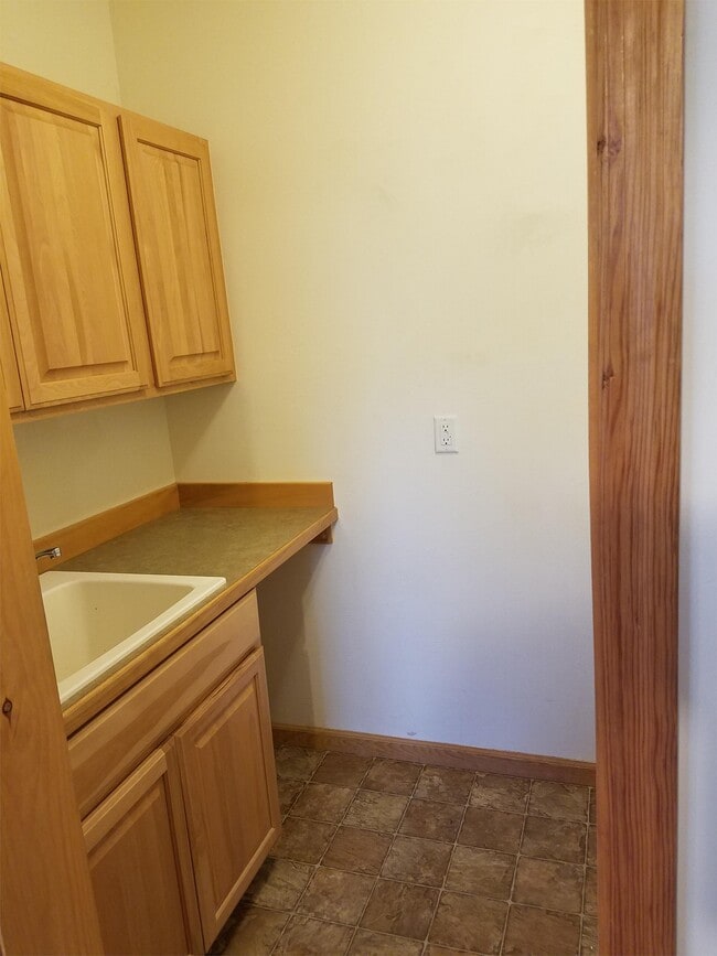 Building Photo - 856 Rogers Wy