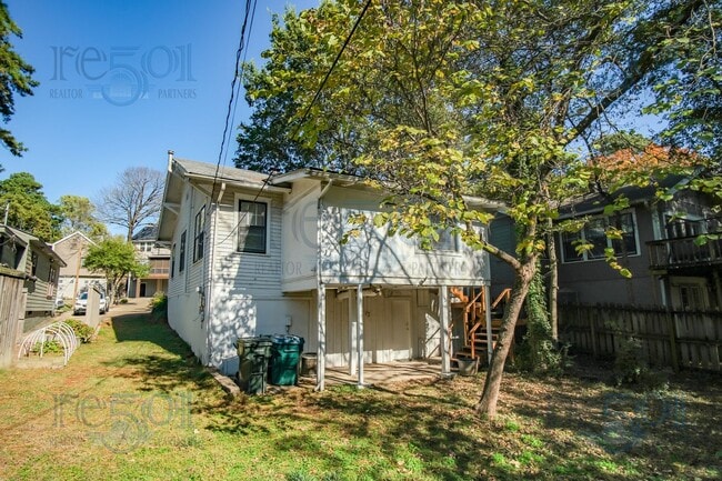 Building Photo - This Hillcrest Bungalow is just what you w...