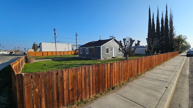 Building Photo - Newly Updated 3 Bd 1 Ba Wasco Home