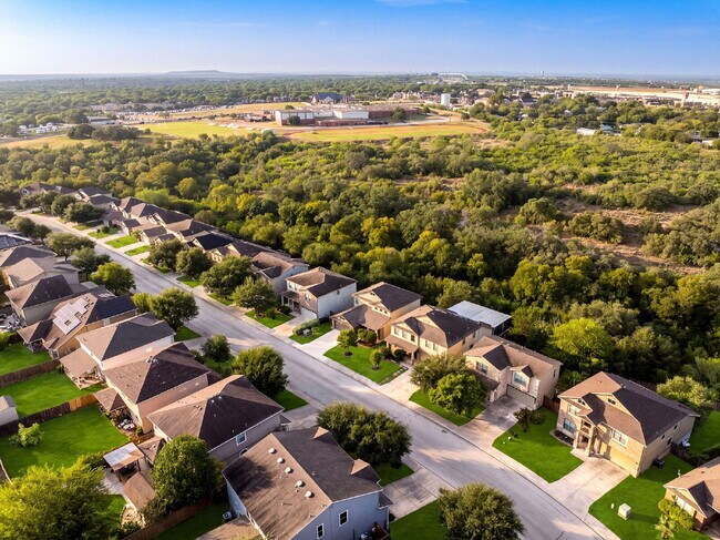 Building Photo - VIEWS VIEWS VIEWS! Ask about our rent incentives and Book your self guided tour today!