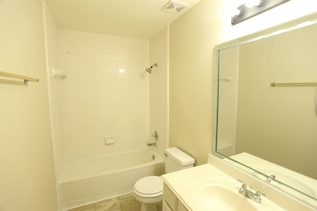 Building Photo - 3327 Summerwood Ln