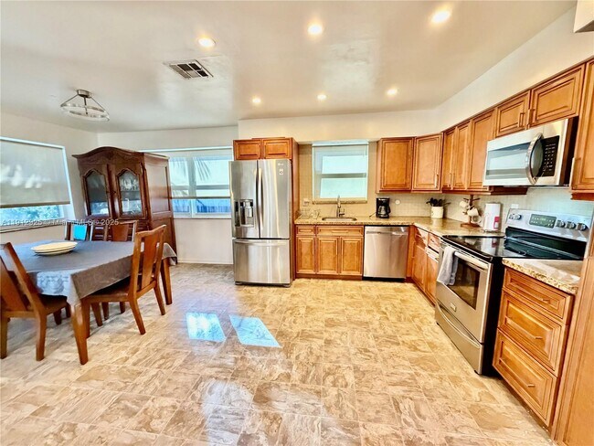 Building Photo - 45 SE 14th St