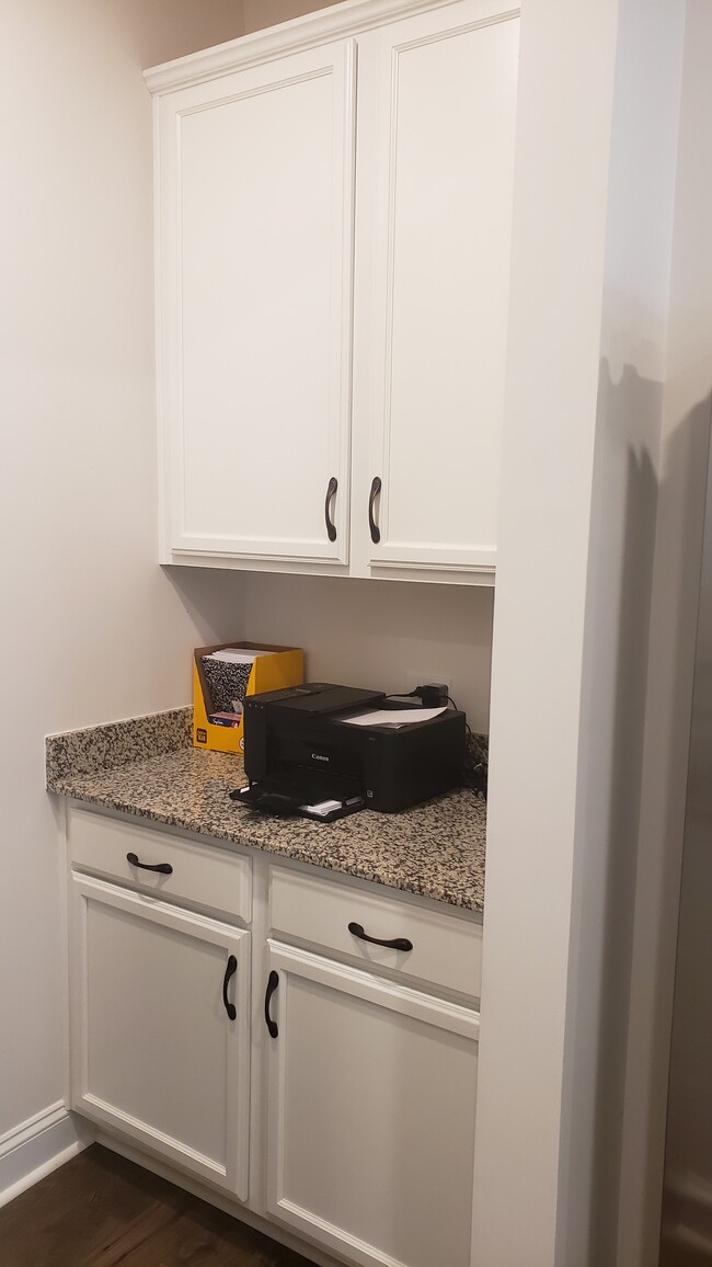 Building Photo - 413 Marietta Ln