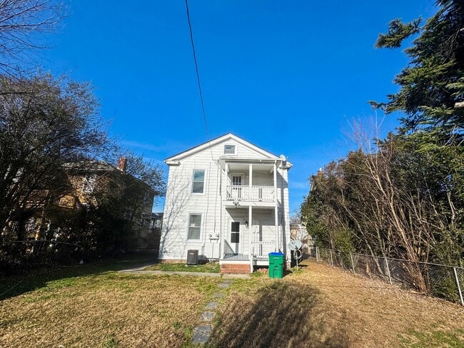 Building Photo - 2806 Hawthorne Ave