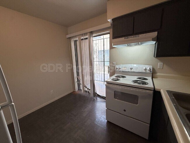 Building Photo - 1928 Buena Vista Dr SE