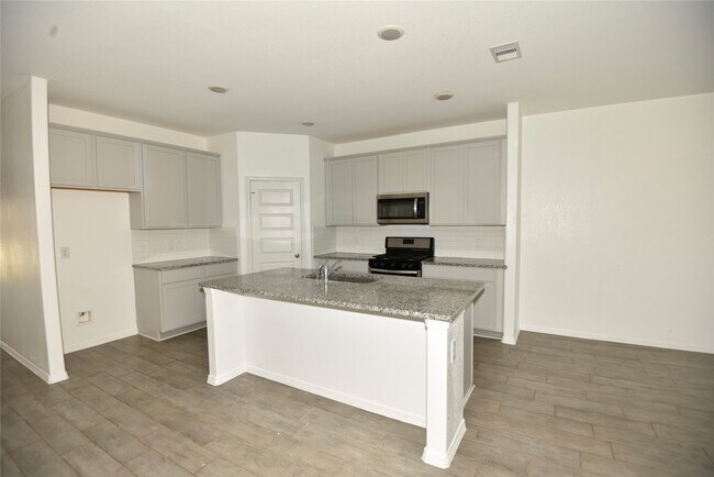 Building Photo - 23006 Forebear Dr